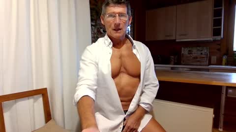 Snapshot of kimonoblues chatting on December 8, 2:30 pm kimonoblues online show from December 8, 2:30 pm