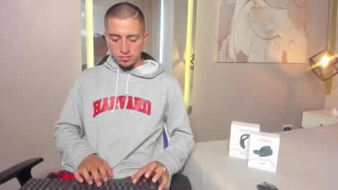 Snapshot of king_dante_ chatting on December 3, 7:44 pm King Dante  online show from December 3, 7:44 pm