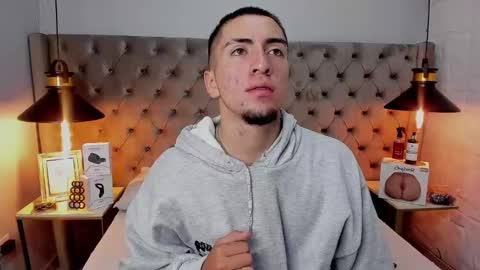 Snapshot of king_dante_ chatting on February 16, 12:32 pm King Dante  online show from February 16, 12:32 pm