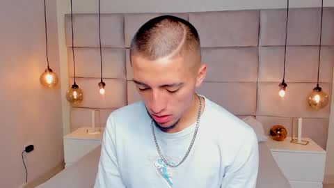 Snapshot of king_dante_ chatting on December 16, 8:05 pm King Dante  online show from December 16, 8:05 pm