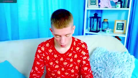 Snapshot of kireev_ chatting on December 28, 7:00 am    online show from December 28, 7:00 am