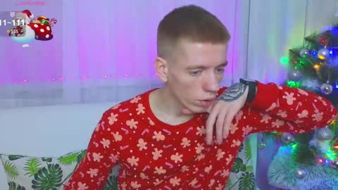 Snapshot of kireev_ chatting on December 25, 6:41 am    online show from December 25, 6:41 am