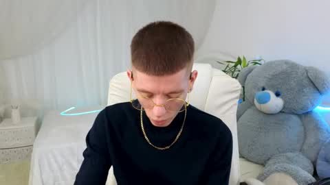 Snapshot of kireev_ chatting on March 12, 6:18 am    online show from March 12, 6:18 am