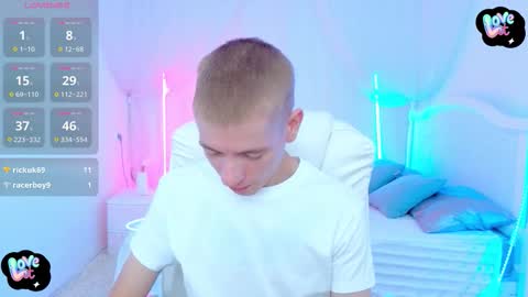 Snapshot of kireev_ chatting on October 5, 9:24 am    online show from October 5, 9:24 am