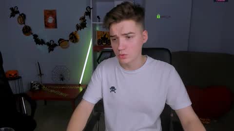 Snapshot of kitniss_dreamy chatting on October 30, 2:13 am kitniss online show from October 30, 2:13 am