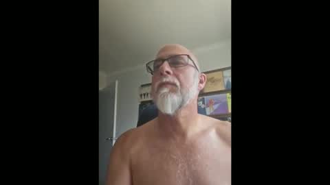 Snapshot of kiwigramps chatting on October 22, 2:37 am KiwiGramps online show from October 22, 2:37 am