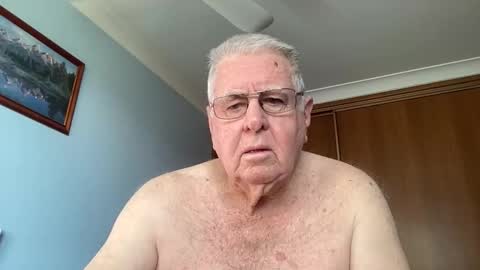 Aussiedude online show from October 6, 9:08 pm