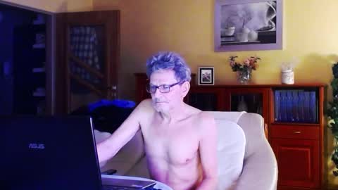 Snapshot of korek24hot chatting on March 2, 1:04 am Korek online show from March 2, 1:04 am