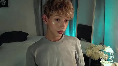 Kyle Cooper online show from December 12, 2:04 am