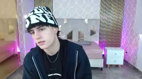kyler_tay online show from June 22, 11:58 am