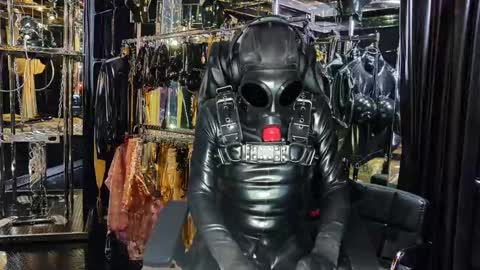 latexlover202 online show from December 21, 11:34 pm