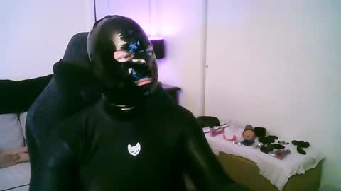latexminheadroom online show from April 16, 1:49 am