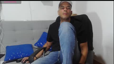 latinmartin254 online show from May 17, 3:25 am