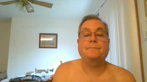 lawnboy62 online show from December 9, 9:33 pm