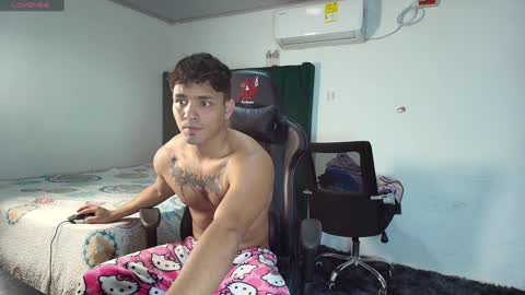 Snapshot of lei_77 chatting on February 2, 6:31 pm  Lei  online show from February 2, 6:31 pm