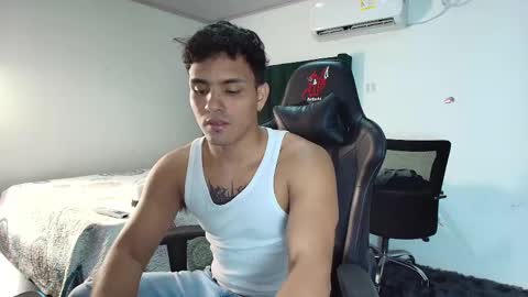 Snapshot of lei_77 chatting on March 1, 8:31 pm  Lei  online show from March 1, 8:31 pm