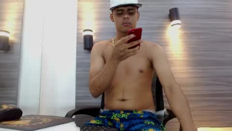 lelehott01 online show from June 15, 2:47 am