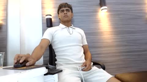 lelehott01 online show from June 23, 3:00 am