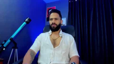 Snapshot of leo_diaz01 chatting on January 3, 10:51 pm Leo  Diaz online show from January 3, 10:51 pm