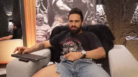 Snapshot of leo_diaz01 chatting on September 24, 2:00 am Leo  Diaz online show from September 24, 2:00 am