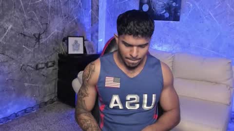 Leo independent model online show from December 3, 11:11 pm