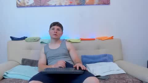 Leo  online show from October 10, 11:30 pm