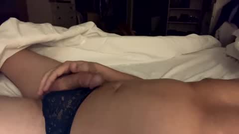 Snapshot of levec7 chatting on December 6, 1:51 am levec7 online show from December 6, 1:51 am