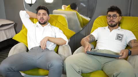 Liam  Luca online show from February 16, 6:32 pm