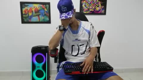 Snapshot of liam_andres12 chatting on October 24, 10:22 pm Andres online show from October 24, 10:22 pm
