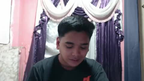 liam_anthonyxx online show from April 19, 6:10 pm