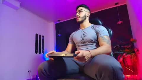 LIAM KLEIN online show from April 13, 11:44 am