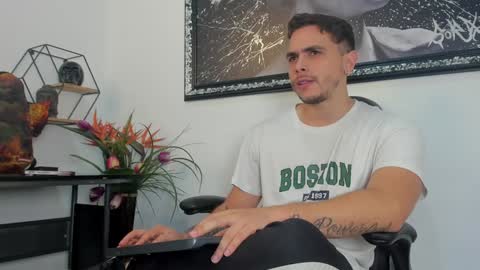 Snapshot of liam_walk chatting on January 25, 1:08 pm Liam online show from January 25, 1:08 pm