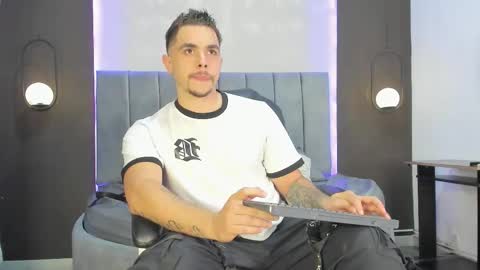 Liam online show from November 20, 9:57 pm