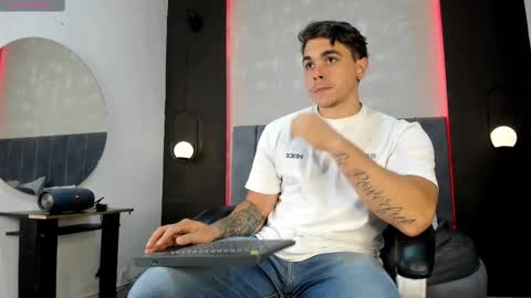 Snapshot of liam_walk chatting on October 6, 8:02 pm Liam online show from October 6, 8:02 pm