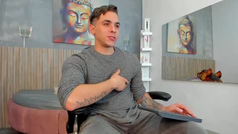 Snapshot of liam_walk chatting on December 28, 6:18 pm Liam online show from December 28, 6:18 pm