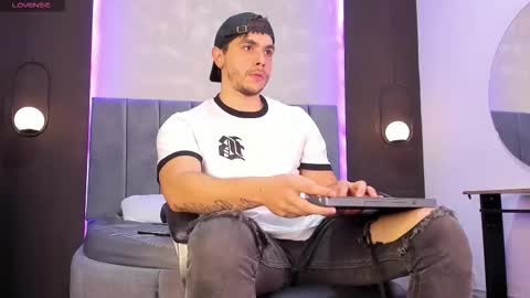 Liam online show from November 10, 8:14 pm