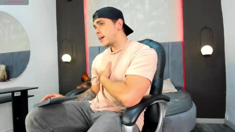 Snapshot of liam_walk chatting on September 24, 10:41 pm Liam online show from September 24, 10:41 pm