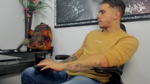 Snapshot of liam_walk chatting on December 27, 12:50 am Liam online show from December 27, 12:50 am