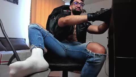 Liam online show from February 4, 7:58 am