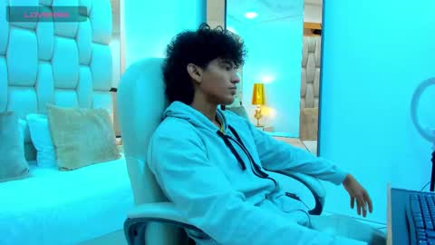 liamstronge_ online show from February 12, 2:56 am