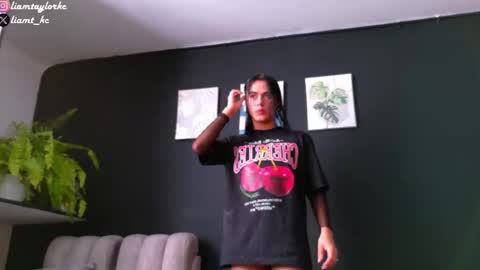 Snapshot of liamtaylor_ chatting on February 21, 1:00 pm Tell me Liam online show from February 21, 1:00 pm