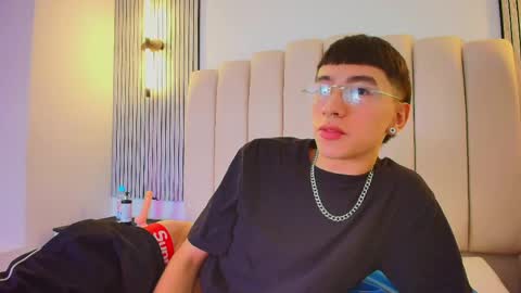 lian_cameron online show from May 9, 4:24 am