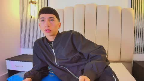 lian_cameron online show from April 10, 3:57 am