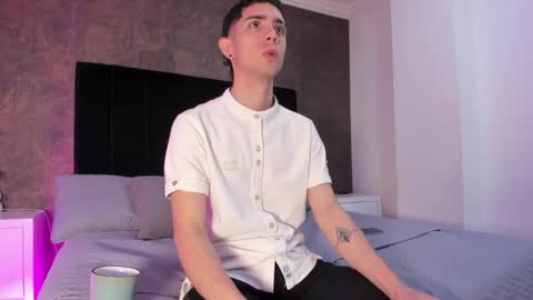 L I I A M online show from February 14, 4:58 am