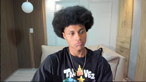 lilr_ online show from December 17, 8:10 pm