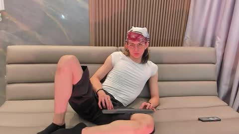 Lior evan online show from November 21, 12:04 pm