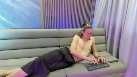 Lior evan online show from November 15, 12:40 pm