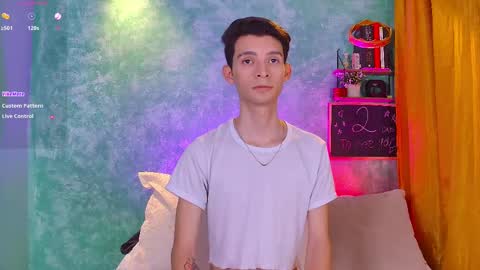 Snapshot of little_twiink chatting on October 21, 1:31 am Juan Ferrer online show from October 21, 1:31 am