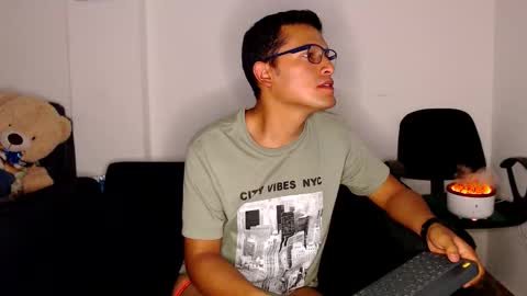 Snapshot of littledicklatin chatting on October 25, 4:03 am Manu online show from October 25, 4:03 am