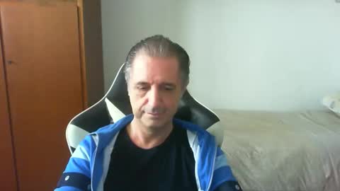 liuk53 online show from May 6, 1:01 pm